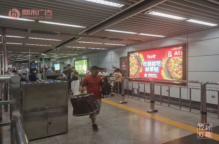 深圳地铁广告图