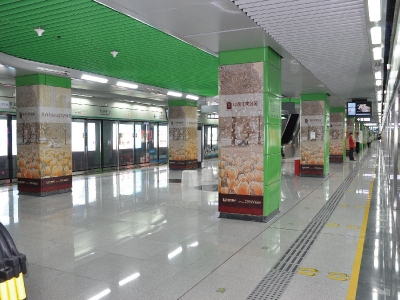 宝安中心地铁站站台包柱