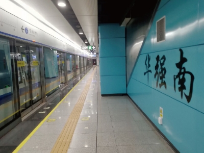 华强南地铁站12封灯箱