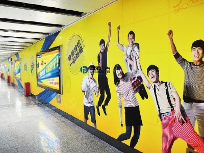 购物公园地铁站品牌墙ABC
