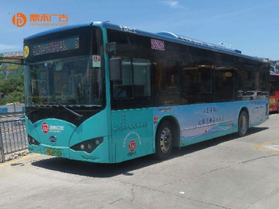 深圳M551路公交车身广告