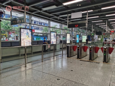 上梅林地铁站4封灯箱广告