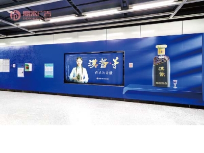 深圳北站站厅品牌区东南墙贴「1块12封灯箱+30㎡墙贴」