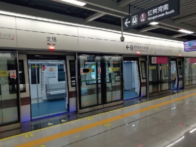 文锦地铁站12封灯箱